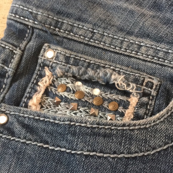 Apt. 9 pocket-detail capris - Picture 5 of 6